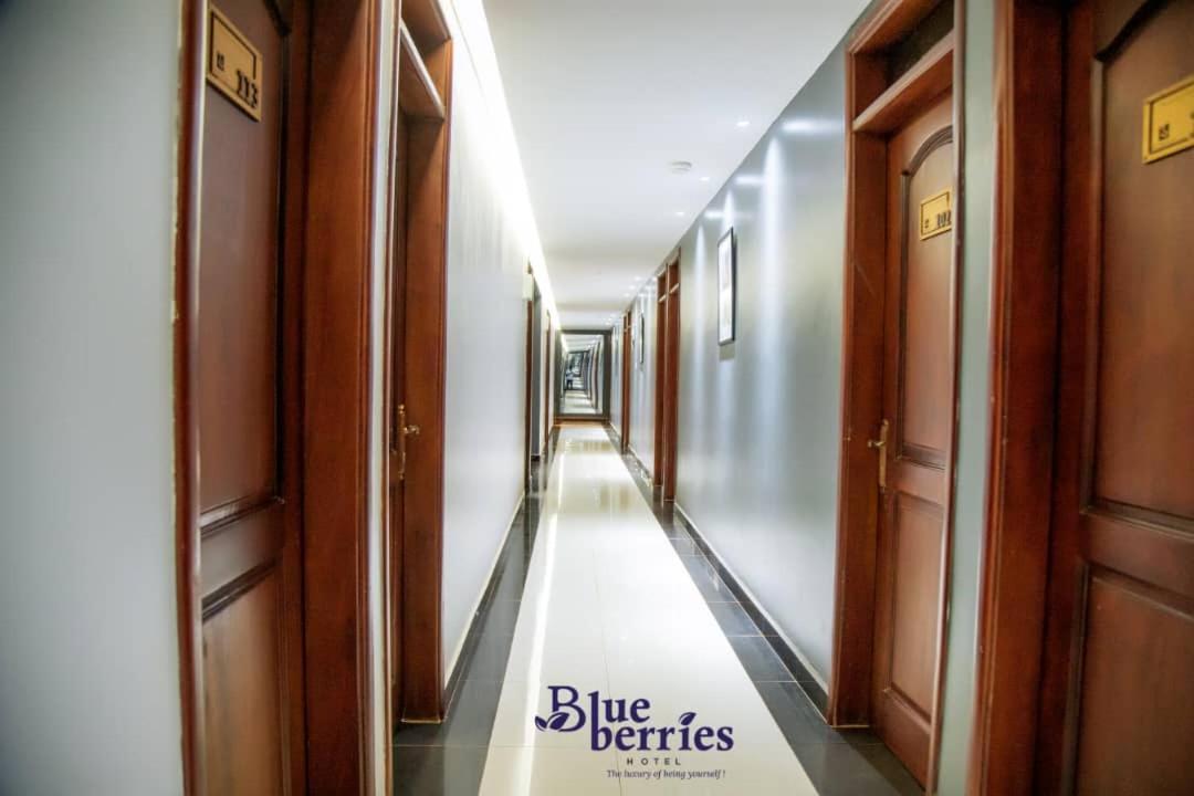 Blue Berries Hotel Ентебе Екстериор снимка
