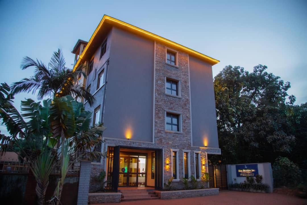 Blue Berries Hotel Ентебе Екстериор снимка