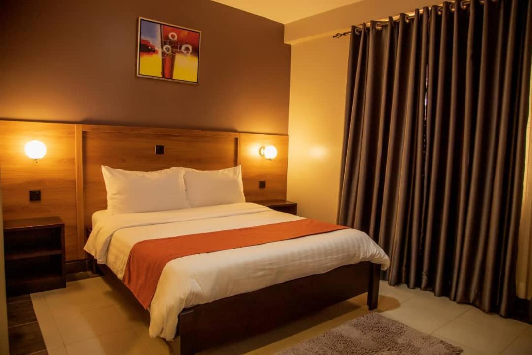 Blue Berries Hotel Ентебе Екстериор снимка