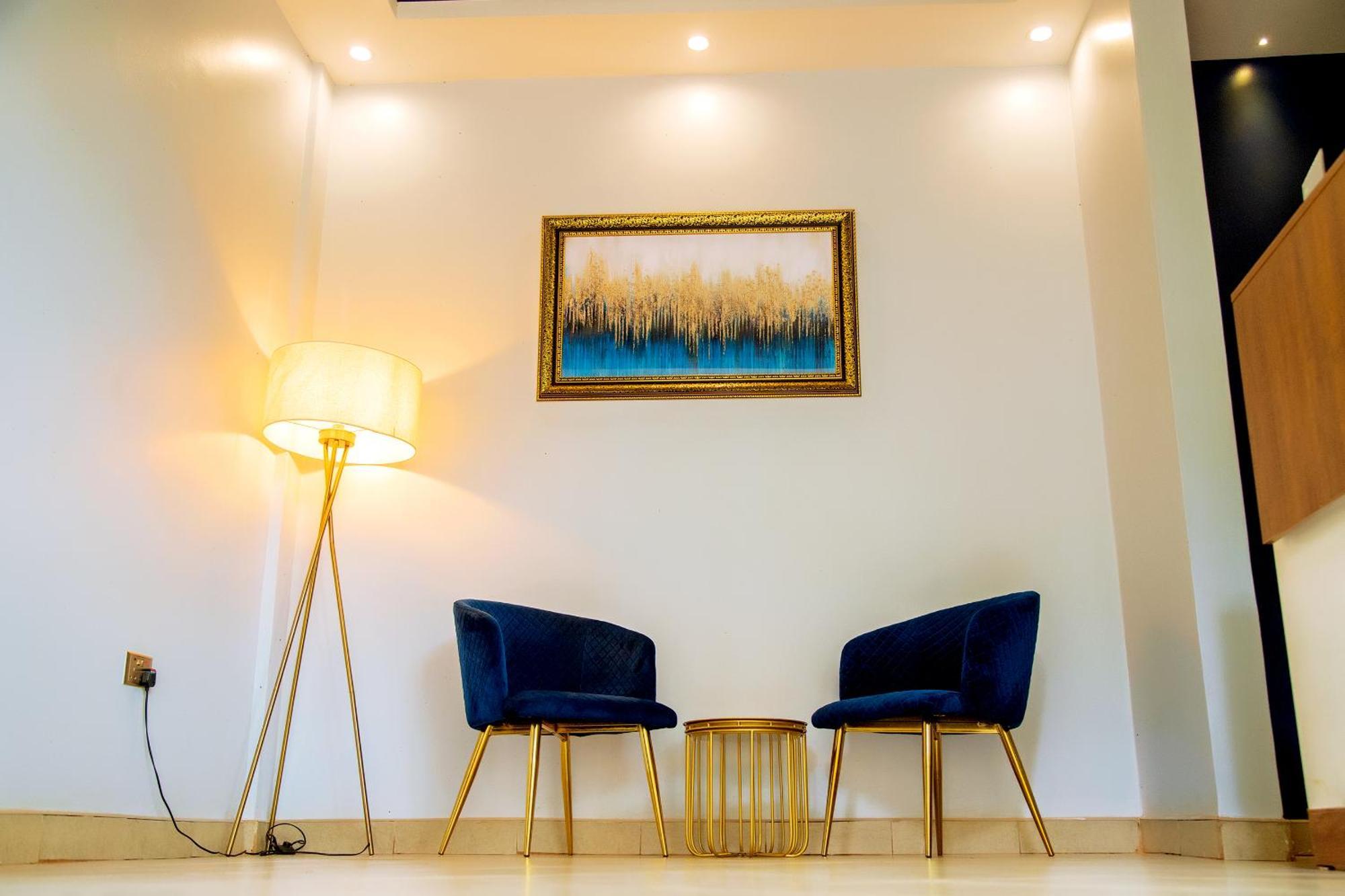 Blue Berries Hotel Ентебе Екстериор снимка