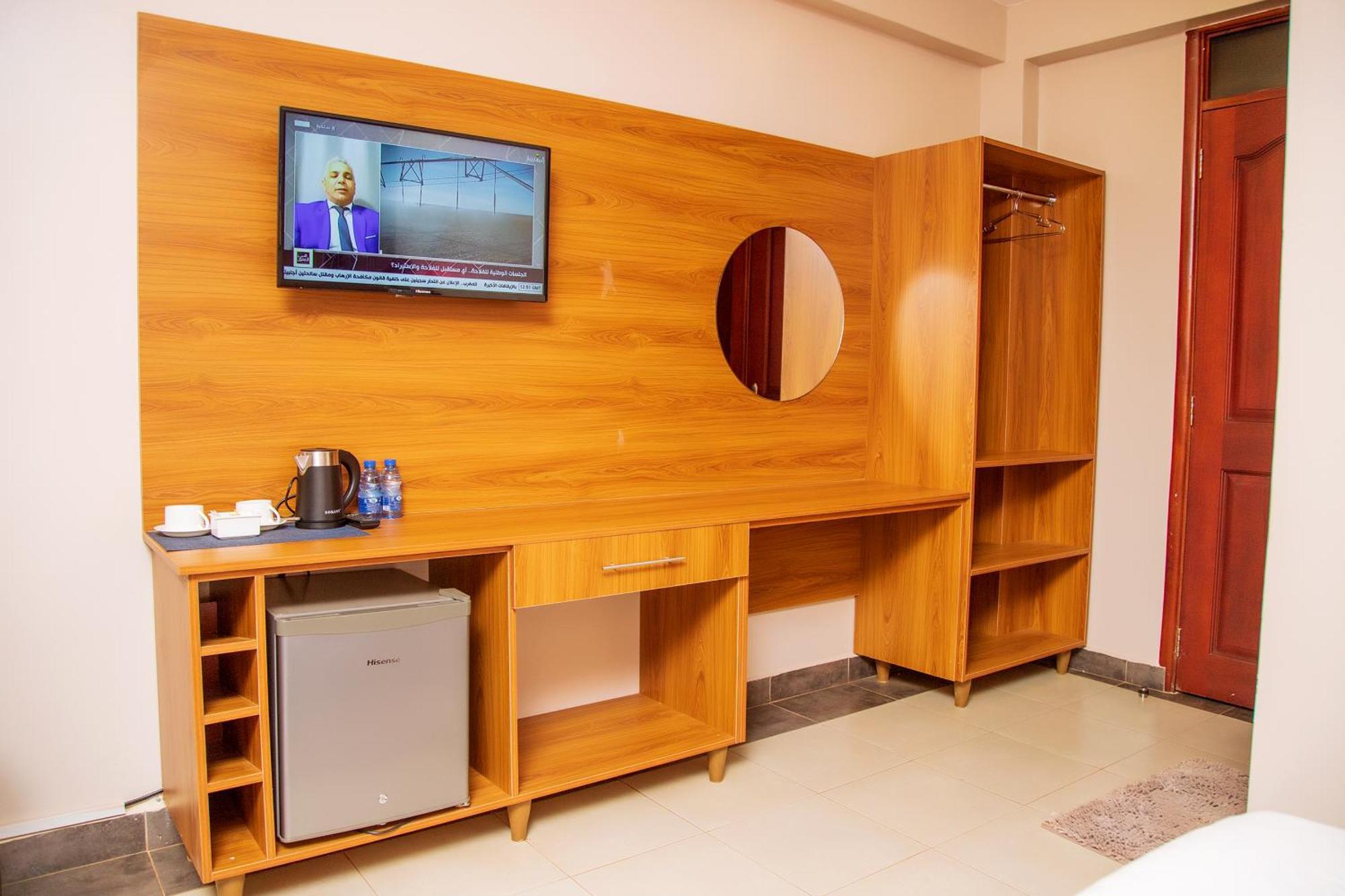 Blue Berries Hotel Ентебе Екстериор снимка