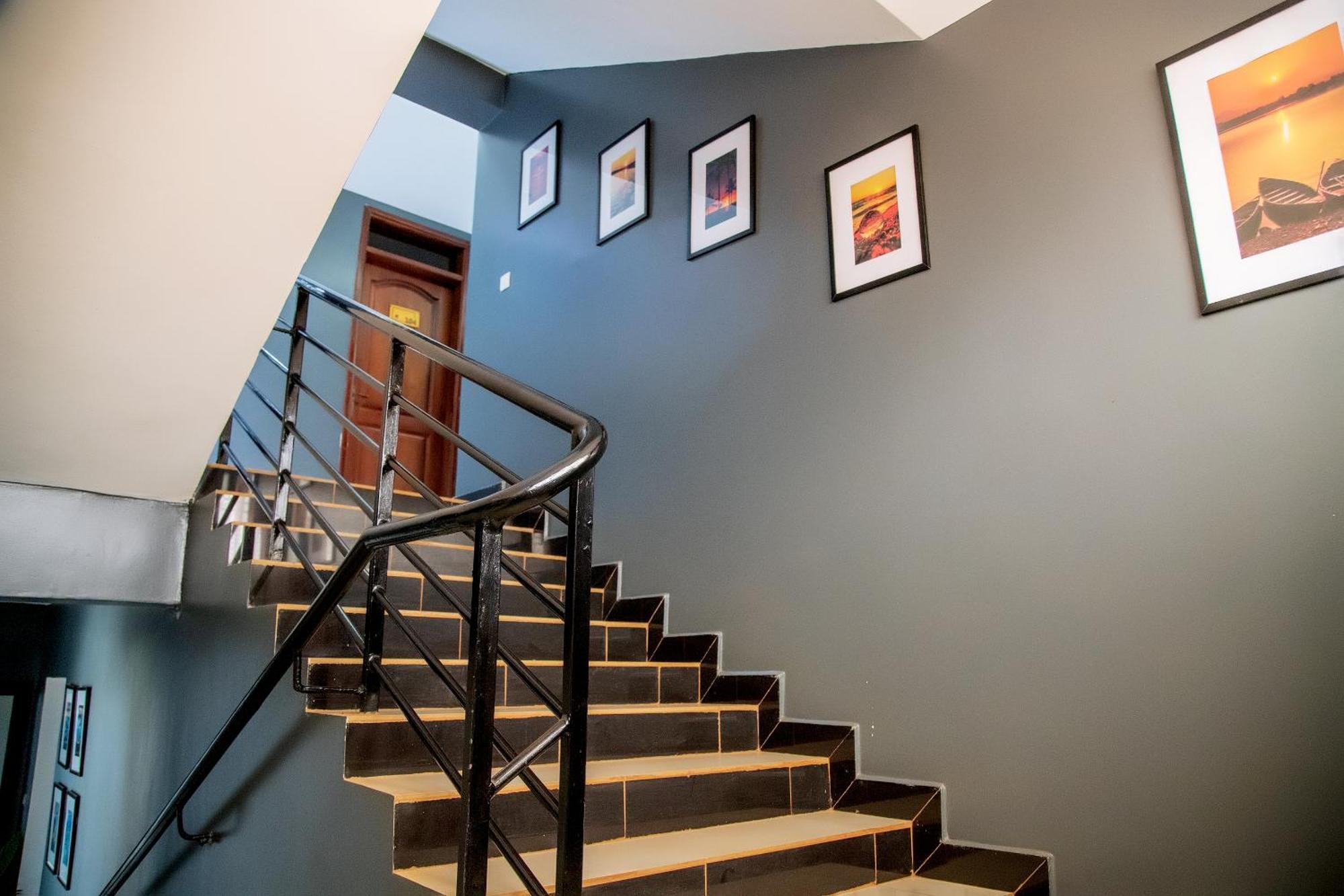 Blue Berries Hotel Ентебе Екстериор снимка