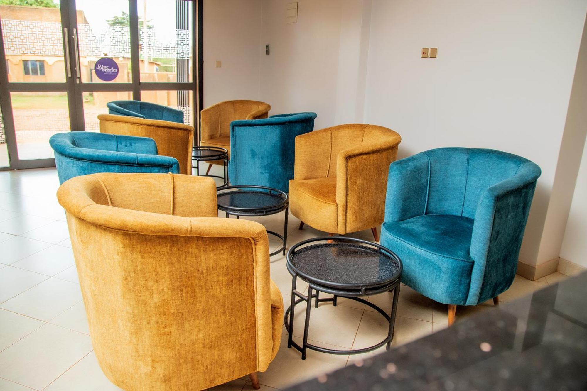 Blue Berries Hotel Ентебе Екстериор снимка
