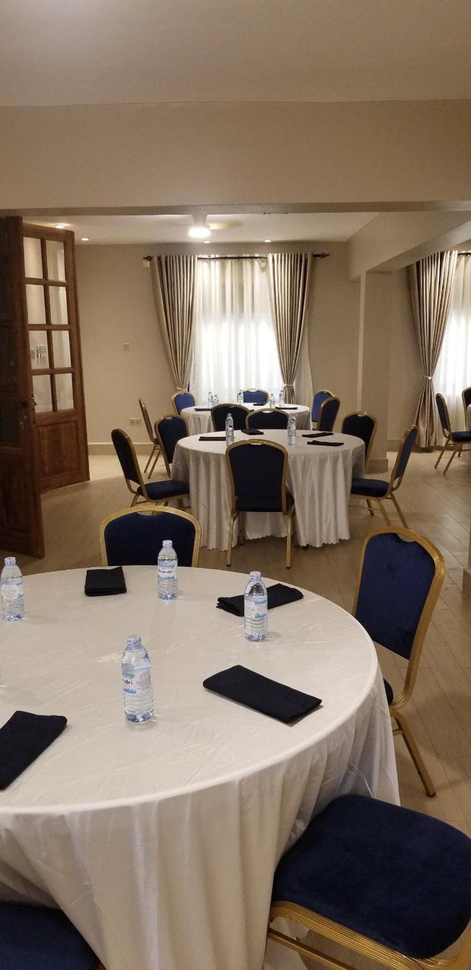Blue Berries Hotel Ентебе Екстериор снимка