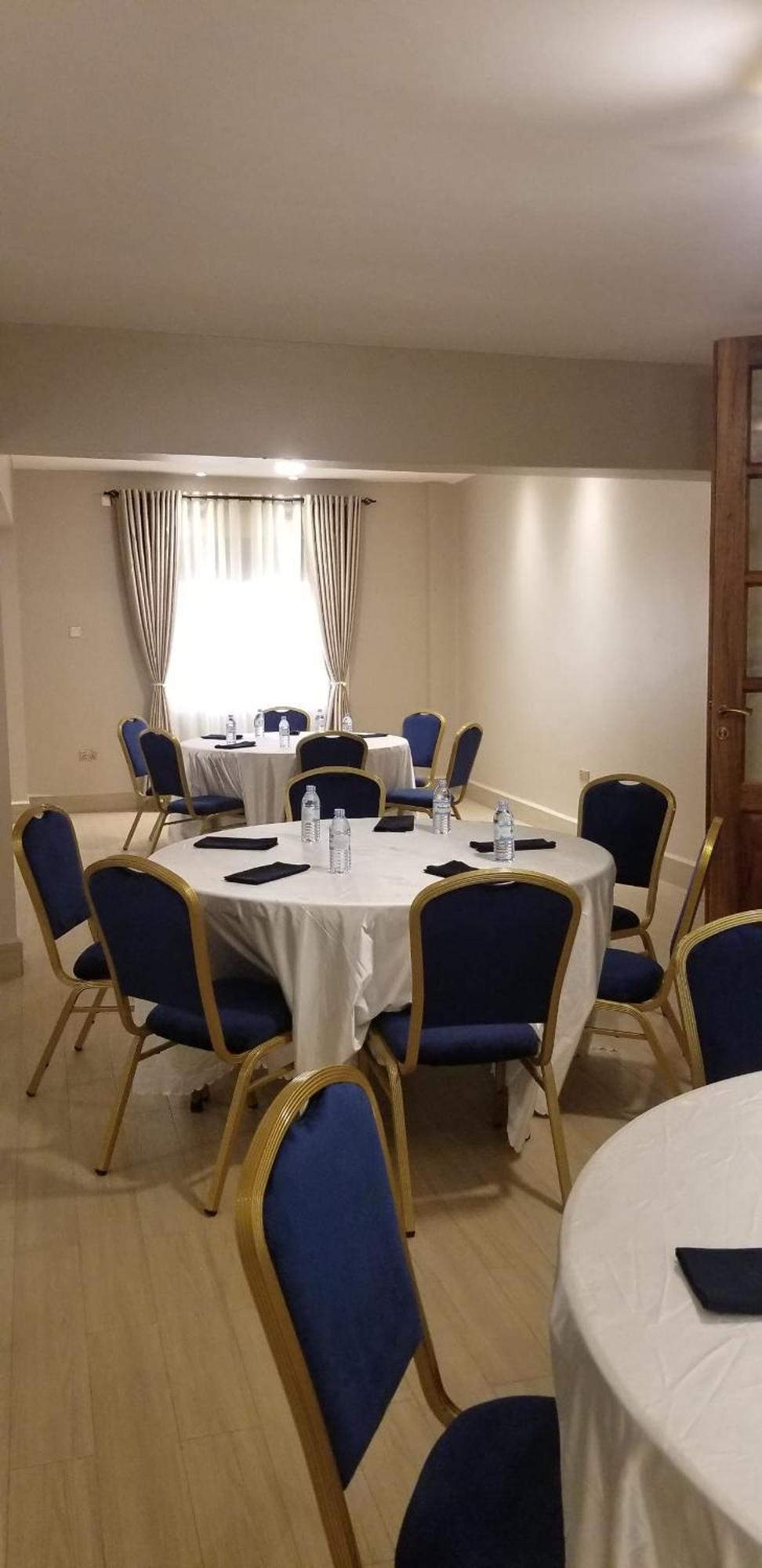 Blue Berries Hotel Ентебе Екстериор снимка