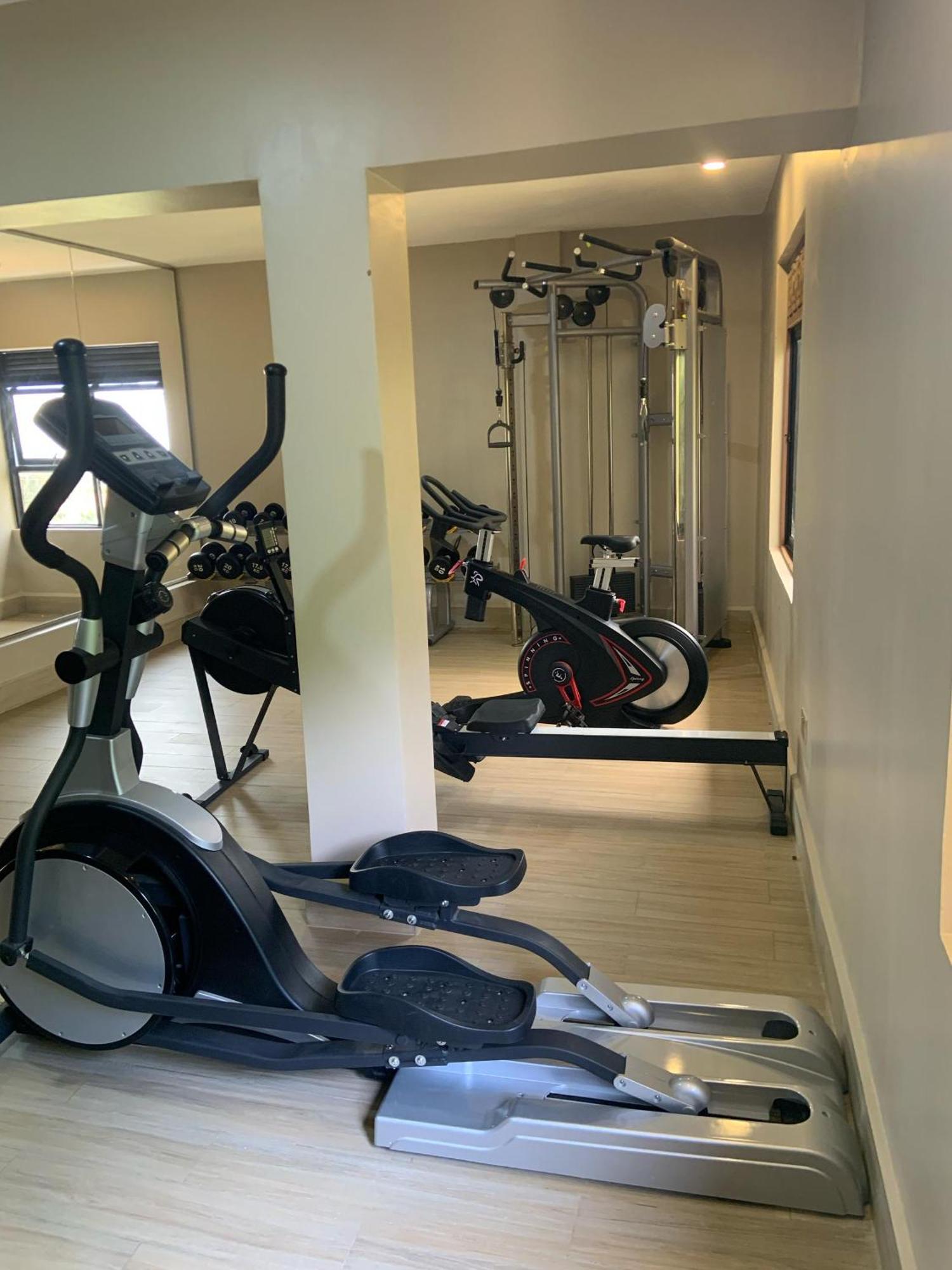 Blue Berries Hotel Ентебе Екстериор снимка
