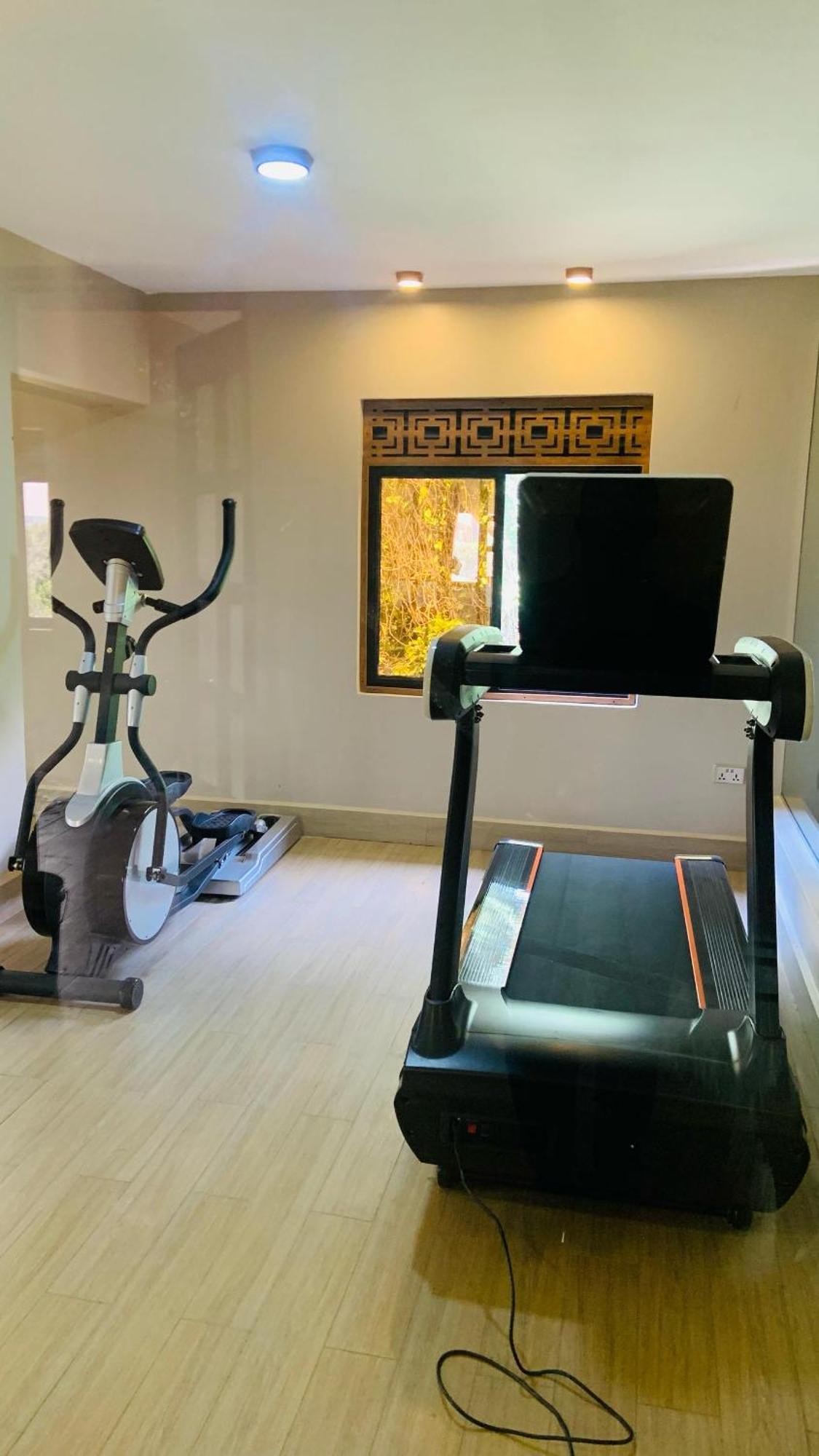Blue Berries Hotel Ентебе Екстериор снимка